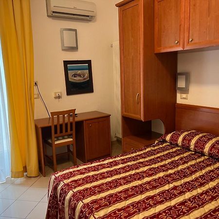 Hotel Bristol - Koolibry Hotels Червия Екстериор снимка