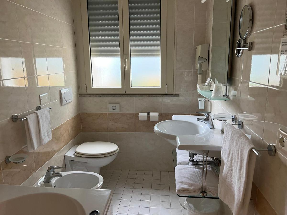 Hotel Bristol - Koolibry Hotels Червия Екстериор снимка