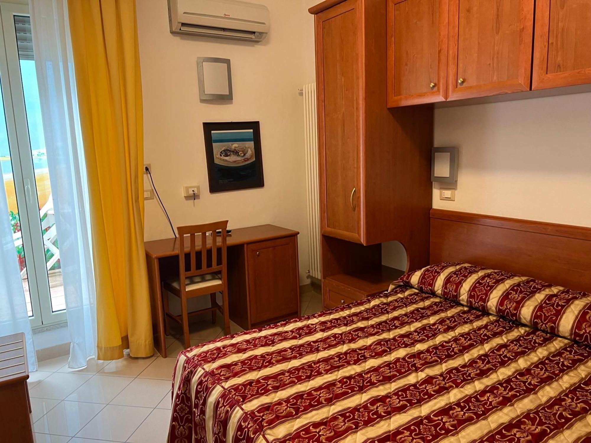Hotel Bristol - Koolibry Hotels Червия Екстериор снимка