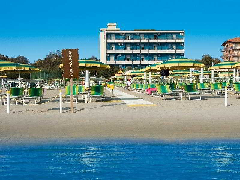 Hotel Bristol - Koolibry Hotels Червия Екстериор снимка