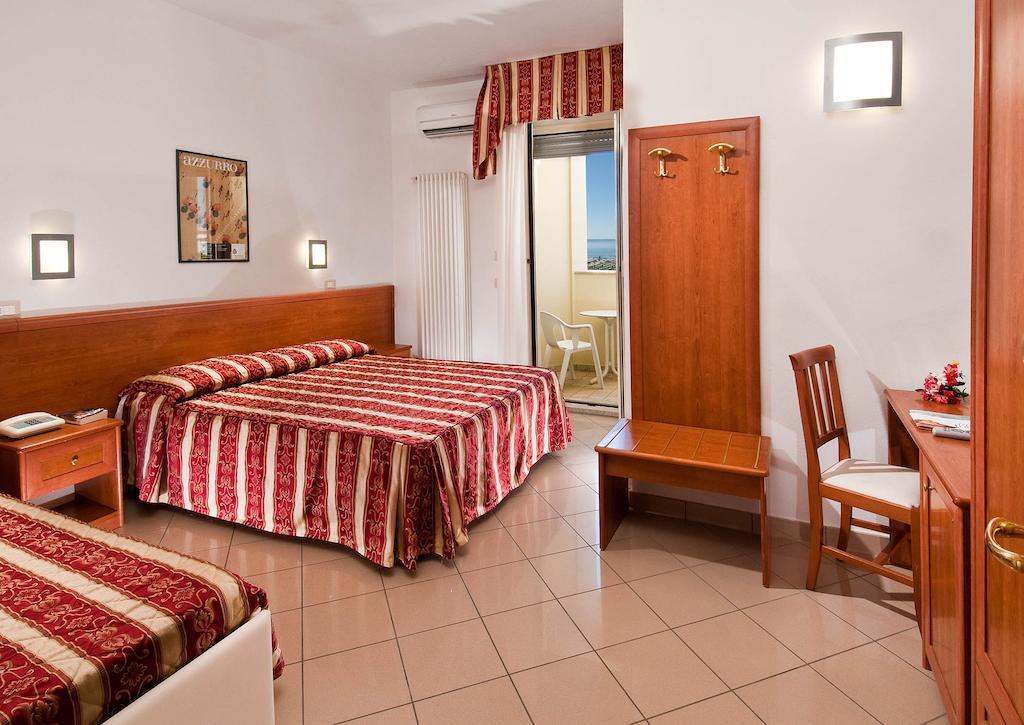Hotel Bristol - Koolibry Hotels Червия Екстериор снимка