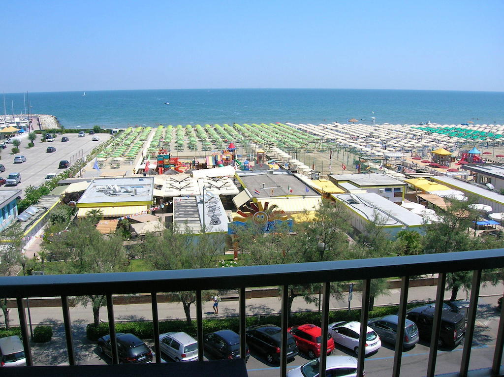 Hotel Bristol - Koolibry Hotels Червия Екстериор снимка